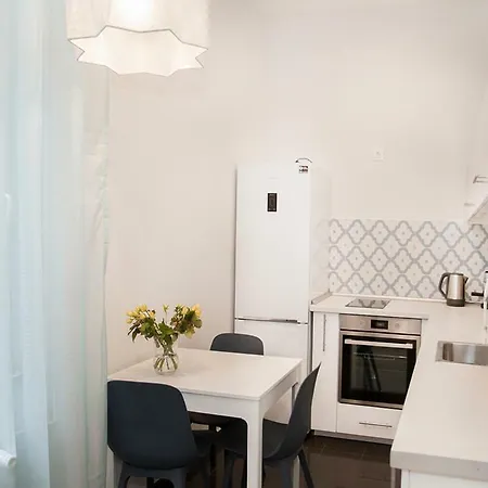 Amanda Astoria Apartment